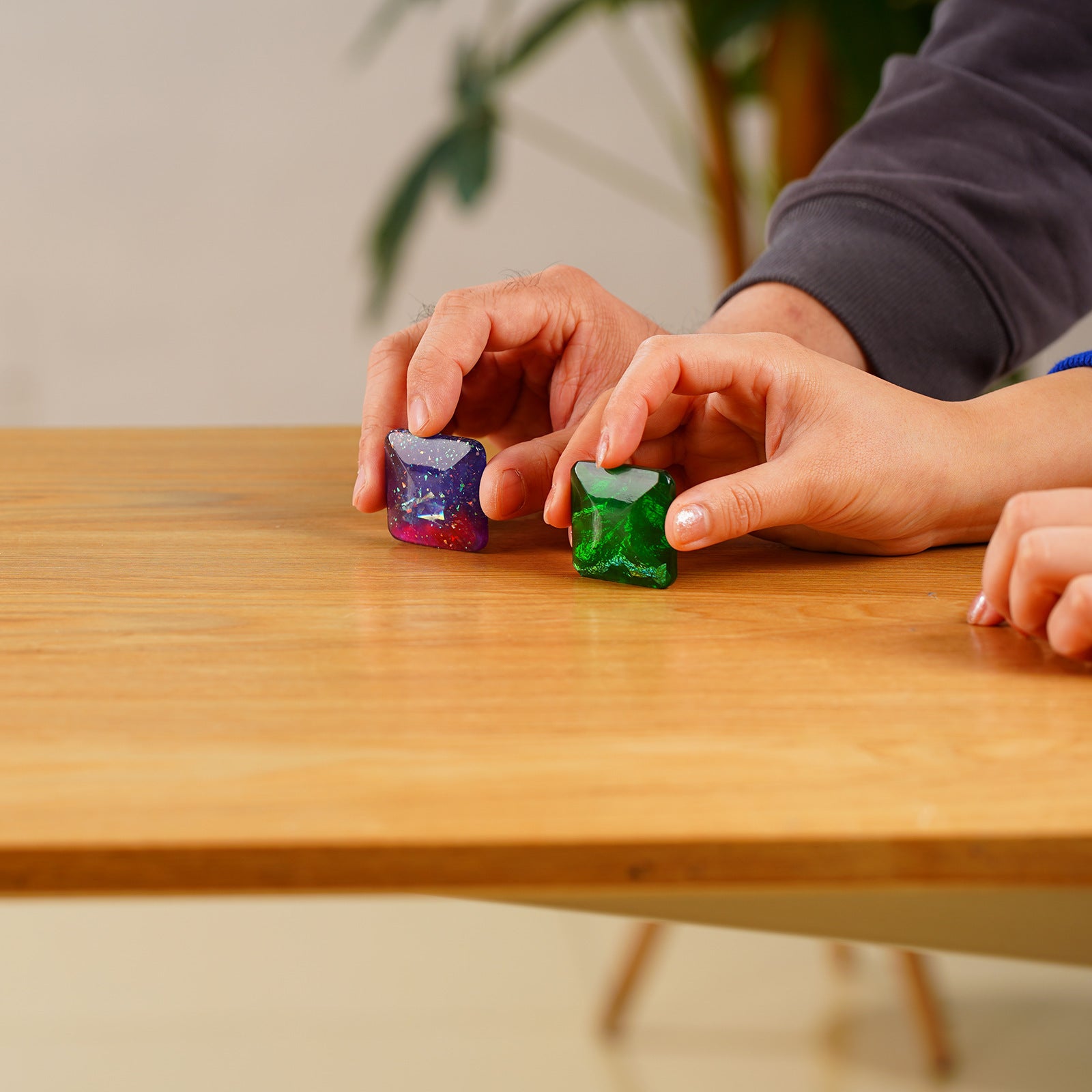 Kinetic Desk Overturn Spinning Toy, Fingertip Decompression Pocket Kinetic Energy, Office Stress Relief Rotary Toys